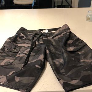 Men’s Quicksilver camo swim trunks size 31